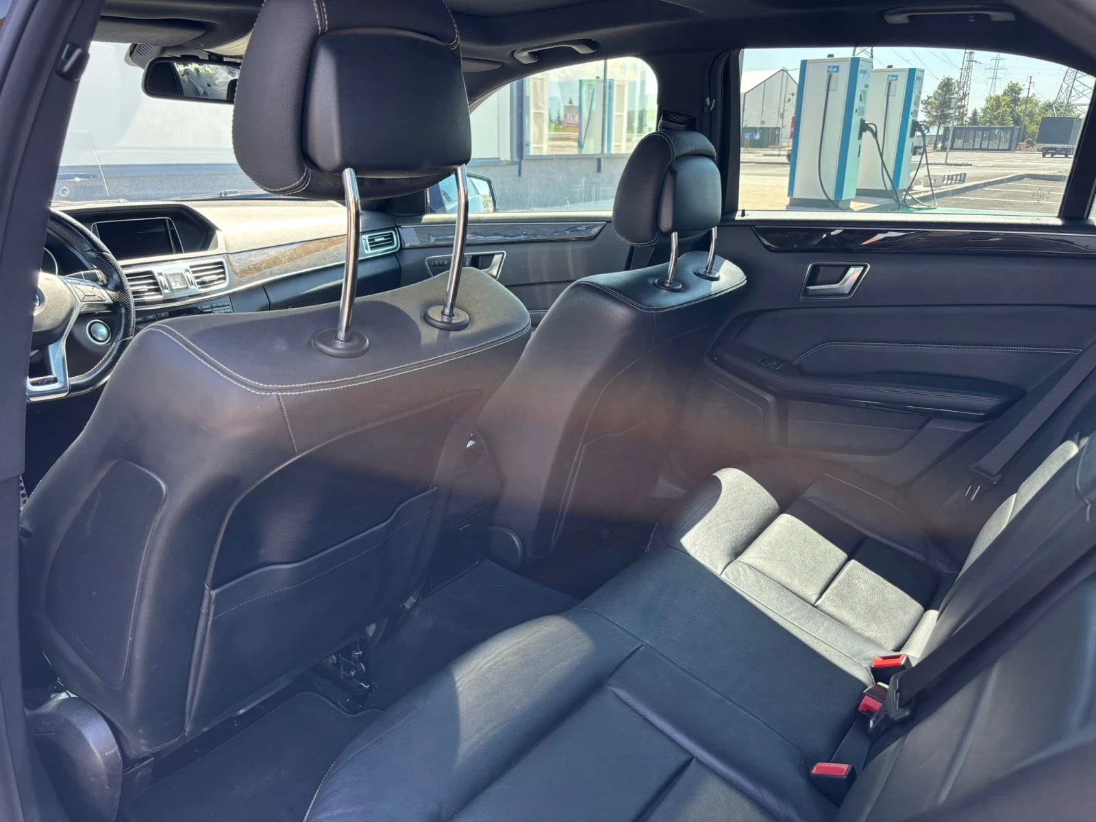 Mercedes-Benz E 350 CDI * AMG* 9G-Tronic* PARK-ASSIST* Камери-360* Под, снимка 10 - Автомобили и джипове - 54681166