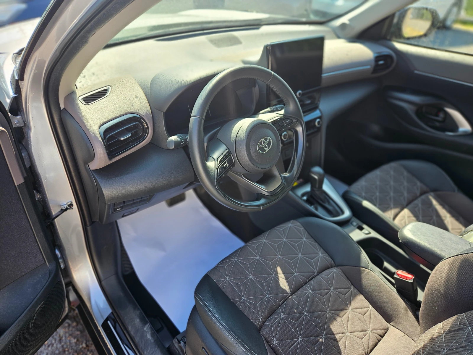 Toyota Yaris Cross 1.5i HEV  10000KM, снимка 6 - Автомобили и джипове - 54790486