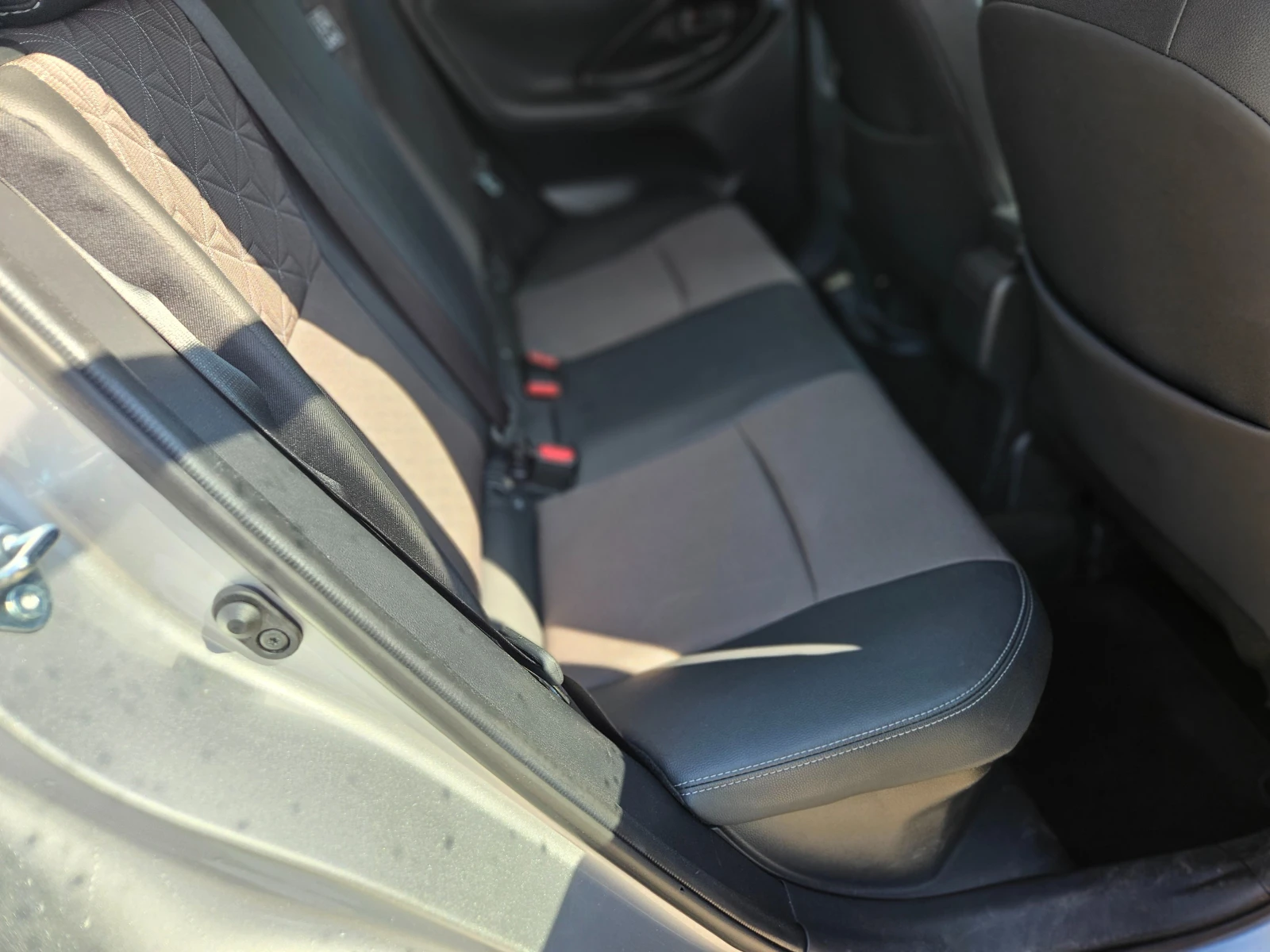 Toyota Yaris Cross 1.5i HEV  10000KM, снимка 8 - Автомобили и джипове - 54790486