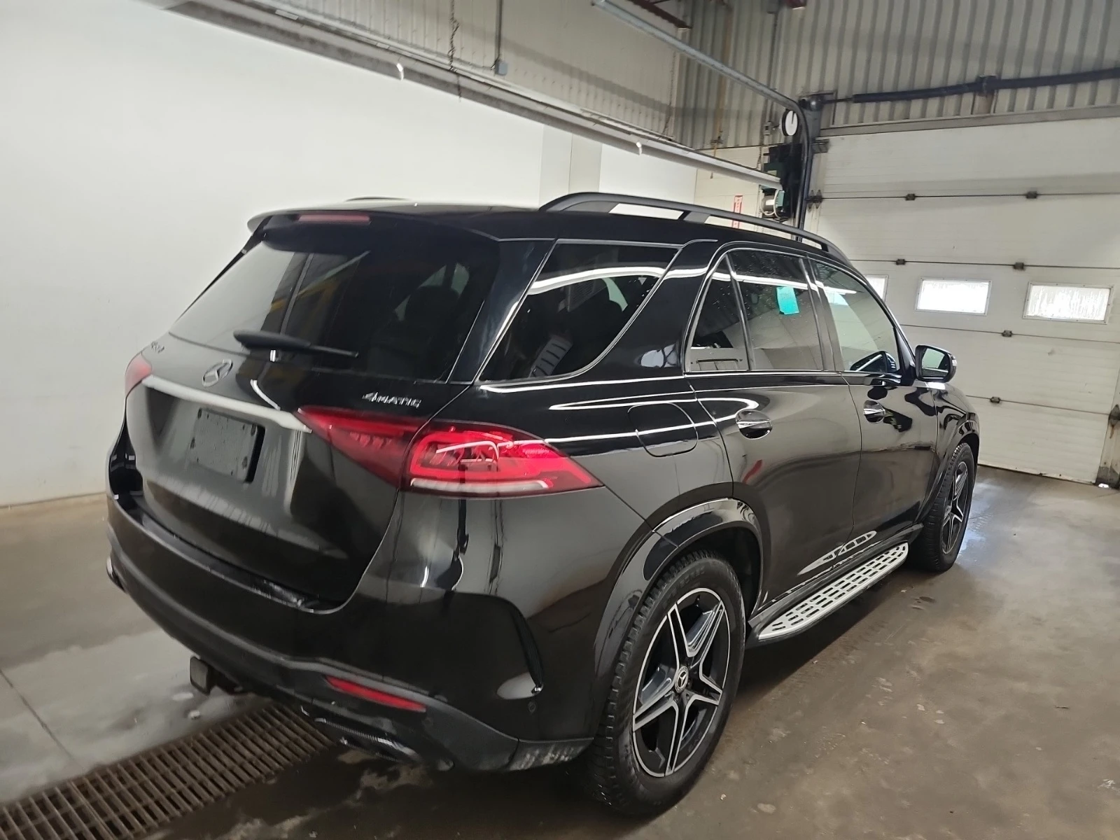 Mercedes-Benz GLE 450 AMG * 360КАМЕРА * БЕЗ ИНЦИДЕНТ * СЕРВИЗНА ИСТОРИЯ , снимка 3 - Автомобили и джипове - 54807669