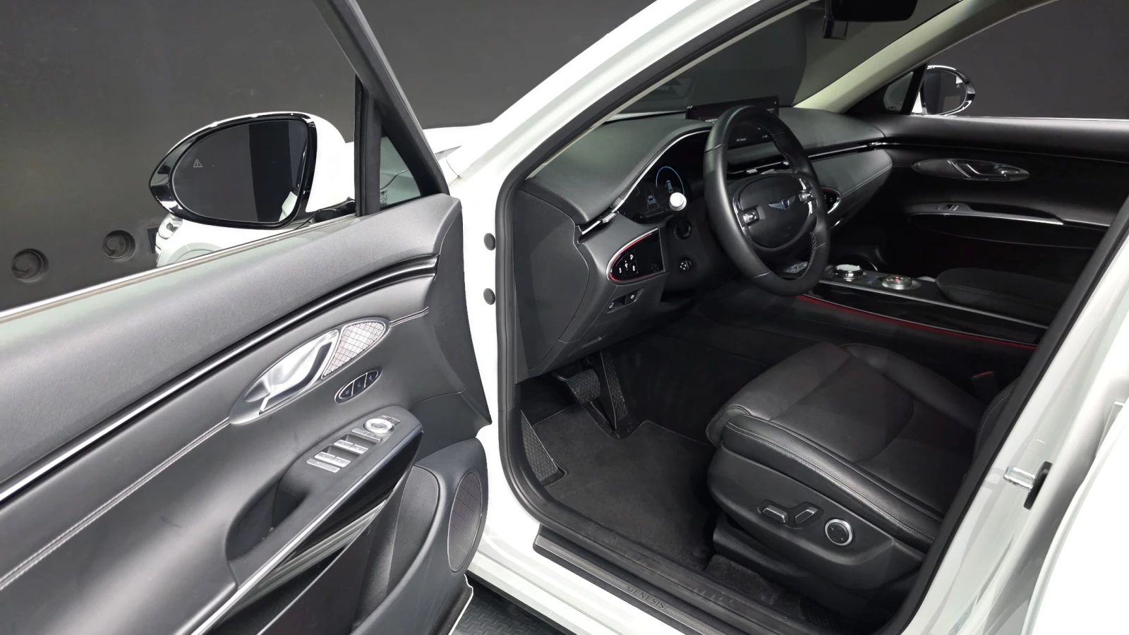 Genesis GV70 2.5* BLIND SPOT* 360* HUD* ЕЛ. БАГАЖНИК* КРАЙНА ЦЕ, снимка 10 - Автомобили и джипове - 55243513