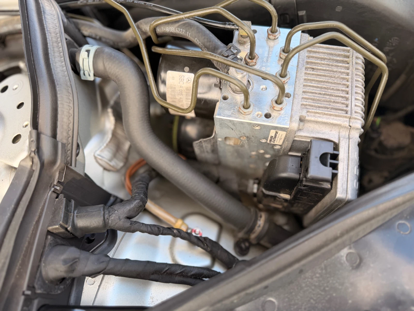 Mercedes-Benz E 320 Ново сбц, снимка 2 - Автомобили и джипове - 56060617