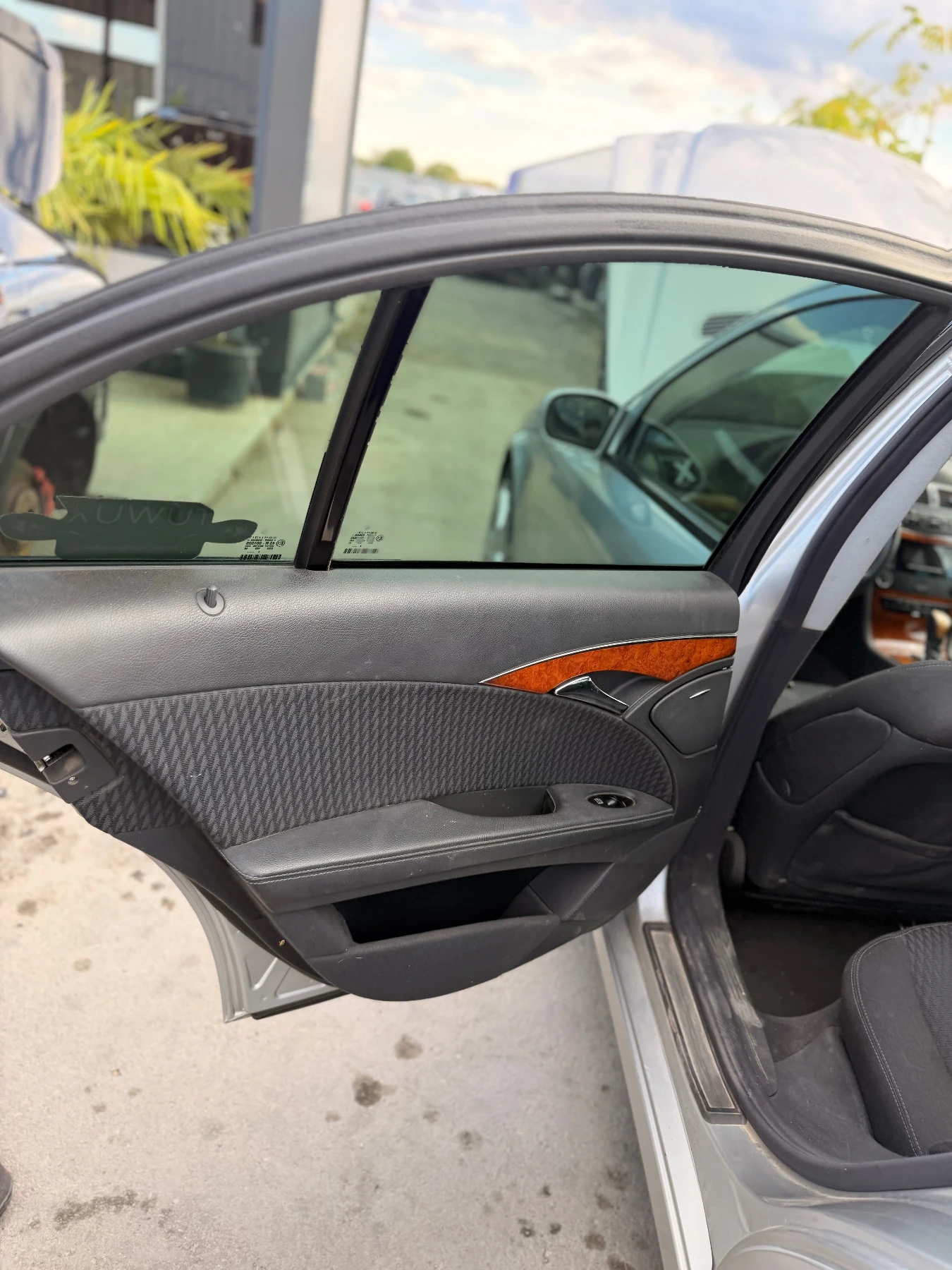 Mercedes-Benz E 320 Ново сбц, снимка 4 - Автомобили и джипове - 56060617