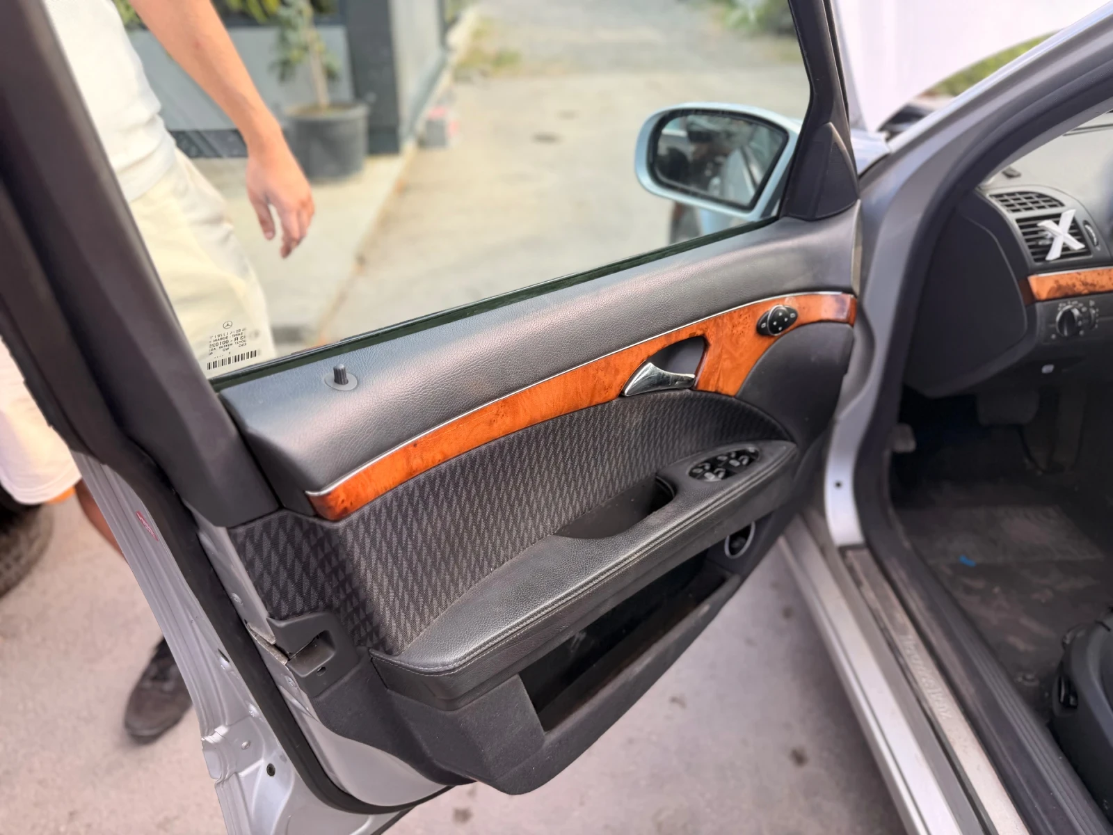 Mercedes-Benz E 320 Ново сбц, снимка 6 - Автомобили и джипове - 56060617