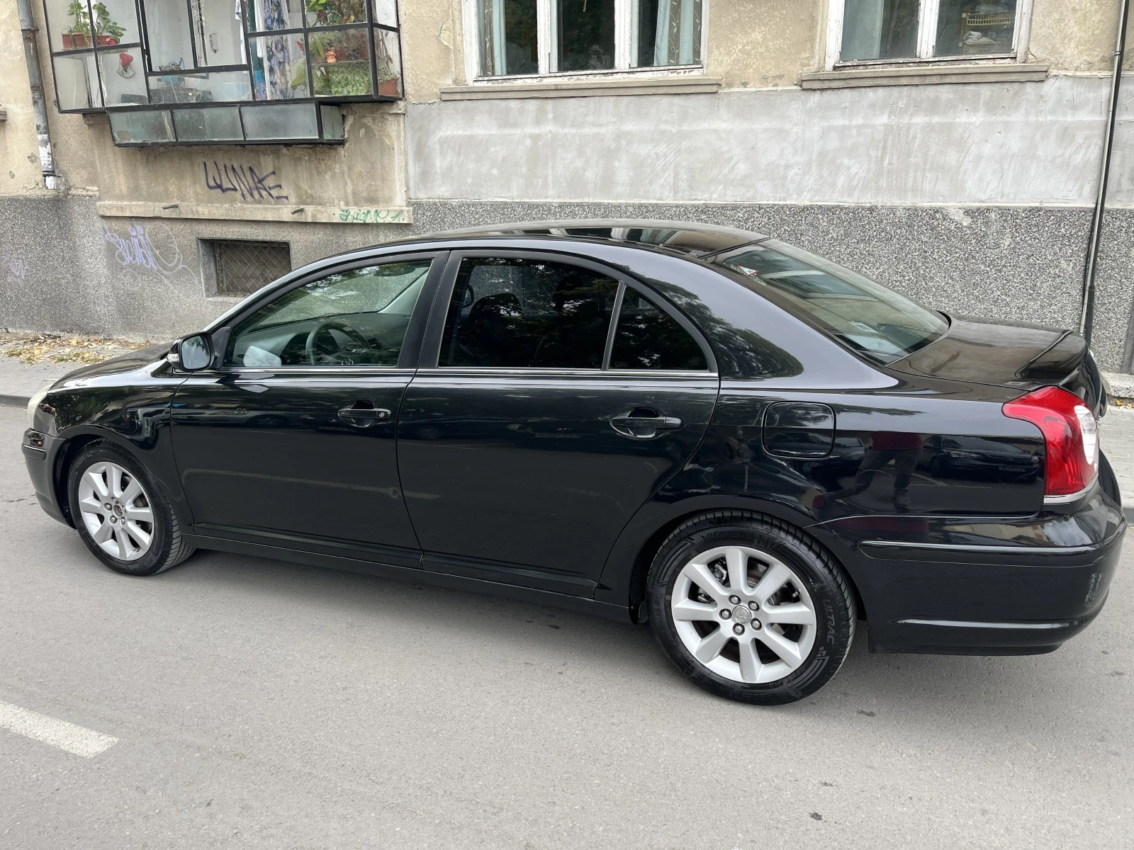 Toyota Avensis 1.8VVTI, снимка 6 - Автомобили и джипове - 56249066