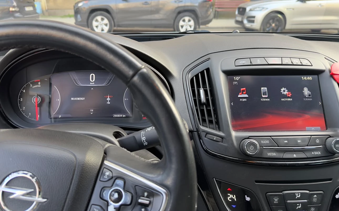 Opel Insignia Sports Tourer, снимка 9 - Автомобили и джипове - 56348600