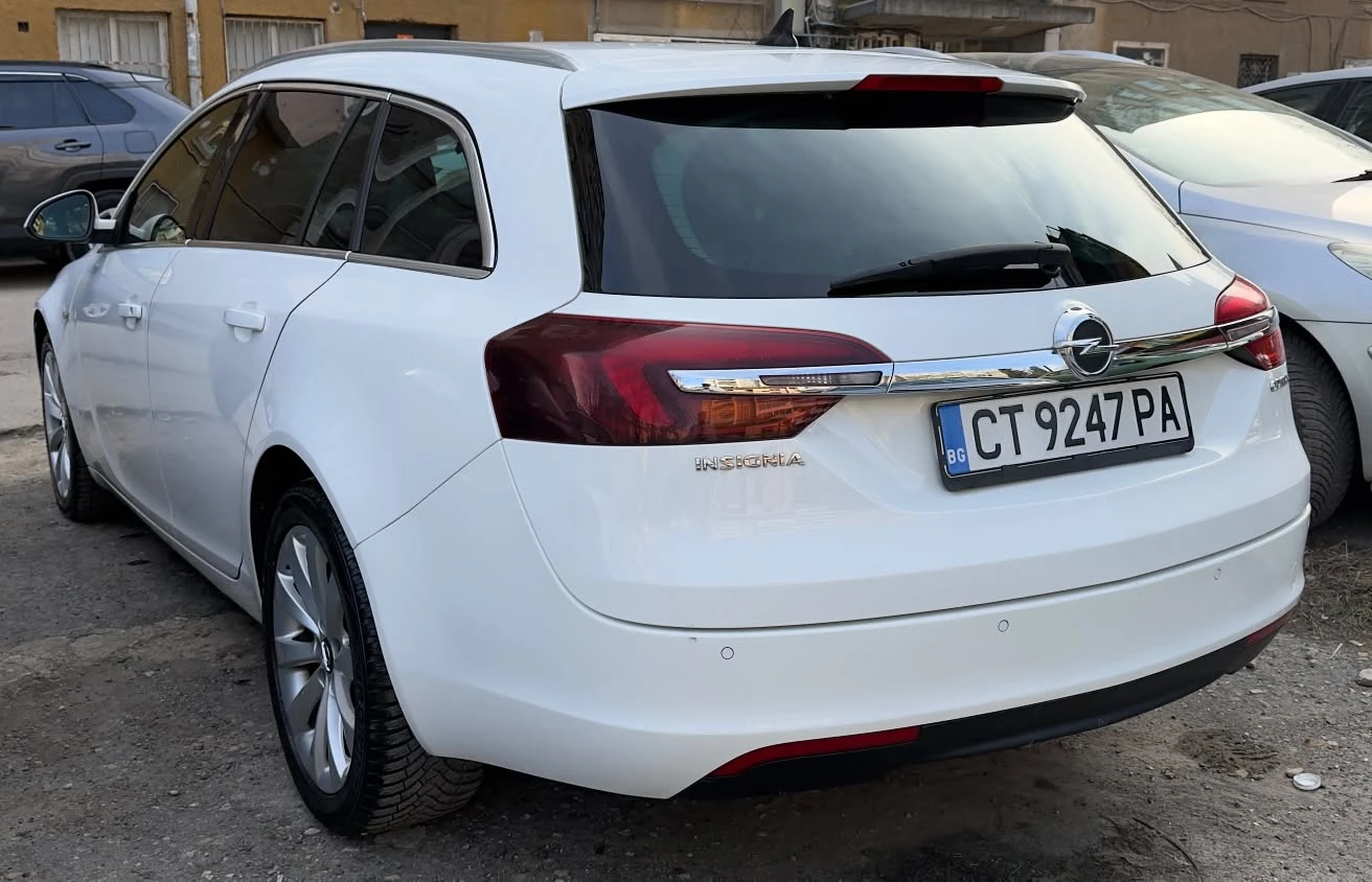Opel Insignia Sports Tourer, снимка 5 - Автомобили и джипове - 56348600