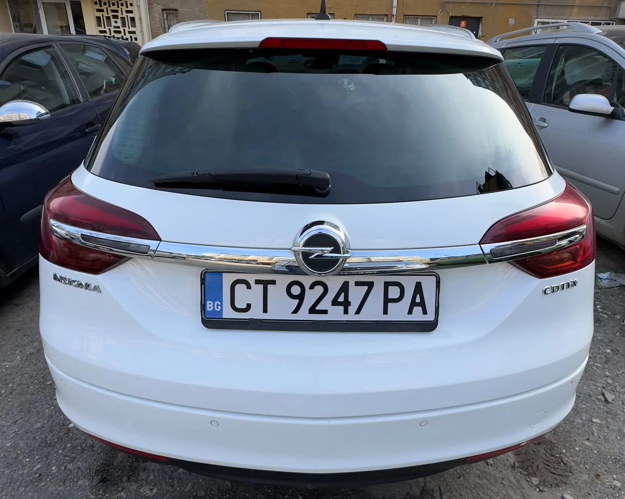 Opel Insignia Sports Tourer, снимка 4 - Автомобили и джипове - 56348600