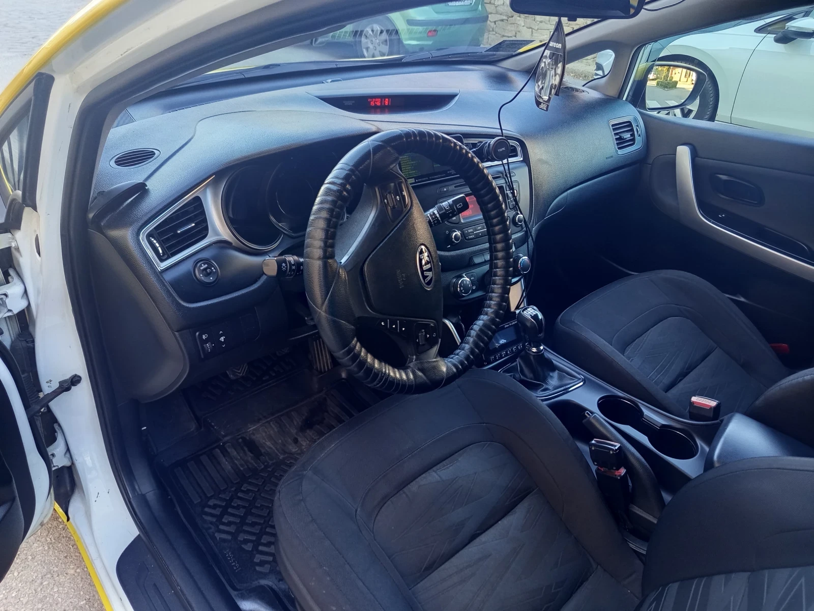 Kia Ceed, снимка 14 - Автомобили и джипове - 56599924