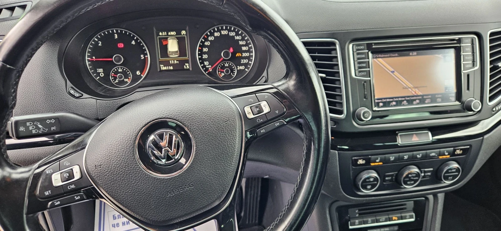 VW Sharan Дистроник* НАВИ* ЛЕД* FACELIFT* KEYLESS* KAMERA* 2, снимка 10 - Автомобили и джипове - 56713566