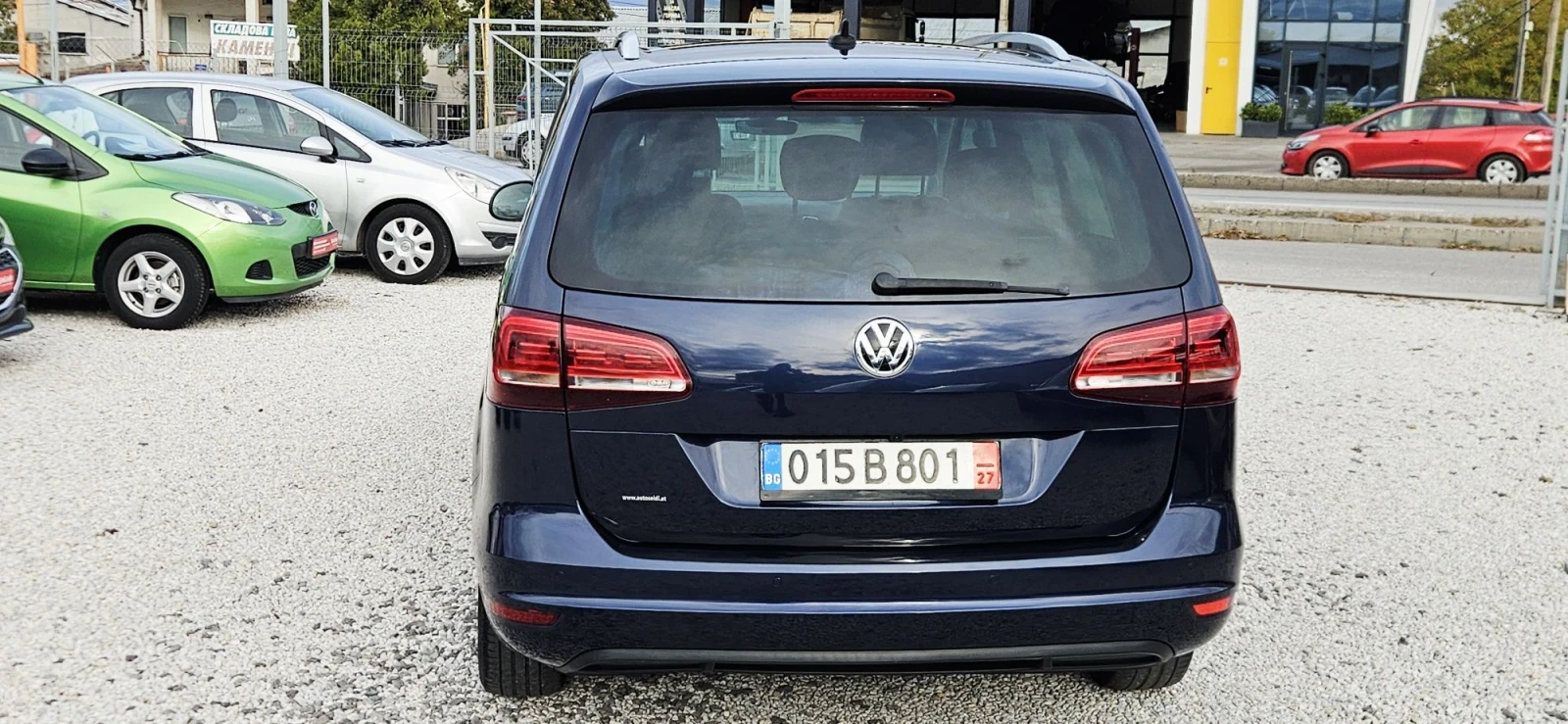 VW Sharan Дистроник* НАВИ* ЛЕД* FACELIFT* KEYLESS* KAMERA* 2, снимка 8 - Автомобили и джипове - 56713566
