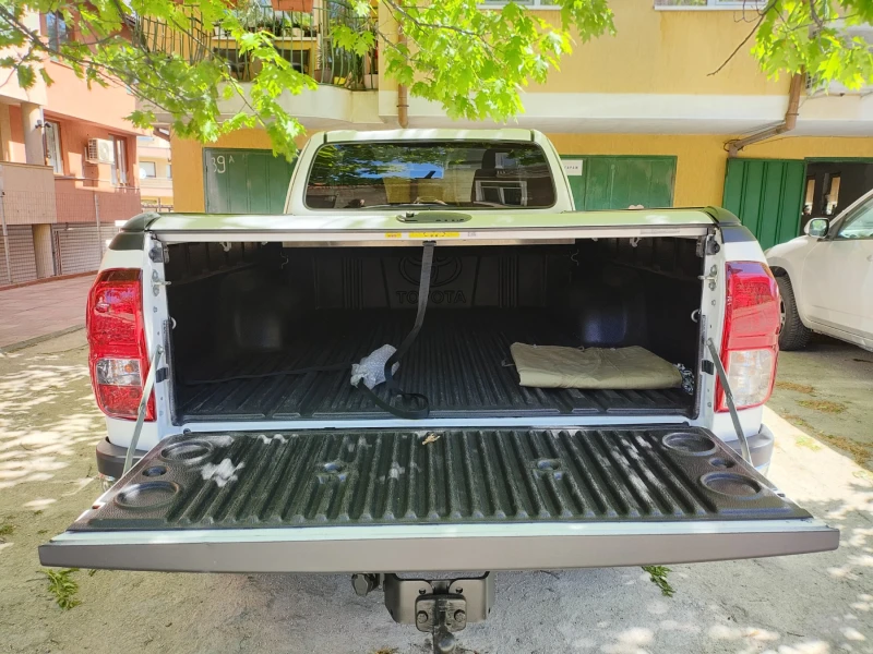 Toyota Hilux 2.4 d4d, снимка 4 - Автомобили и джипове - 53504635