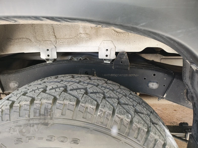 Toyota Hilux 2.4 d4d, снимка 13 - Автомобили и джипове - 53504635