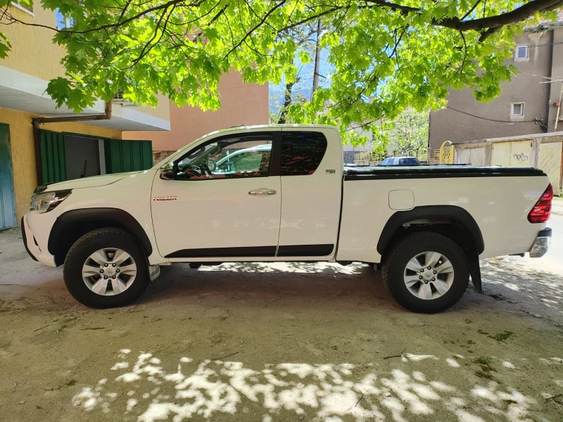 Toyota Hilux 2.4 d4d, снимка 3 - Автомобили и джипове - 53504635