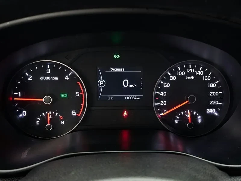 Kia Sportage 2.0 2WD, снимка 8 - Автомобили и джипове - 55789274