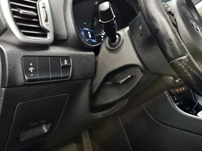 Kia Sportage 2.0 2WD, снимка 15 - Автомобили и джипове - 55789274