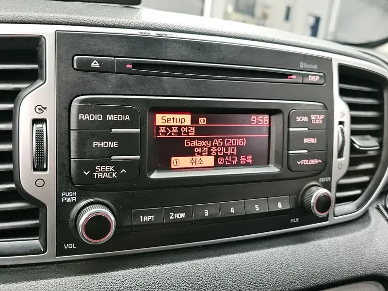 Kia Sportage 2.0 2WD, снимка 17 - Автомобили и джипове - 55789274