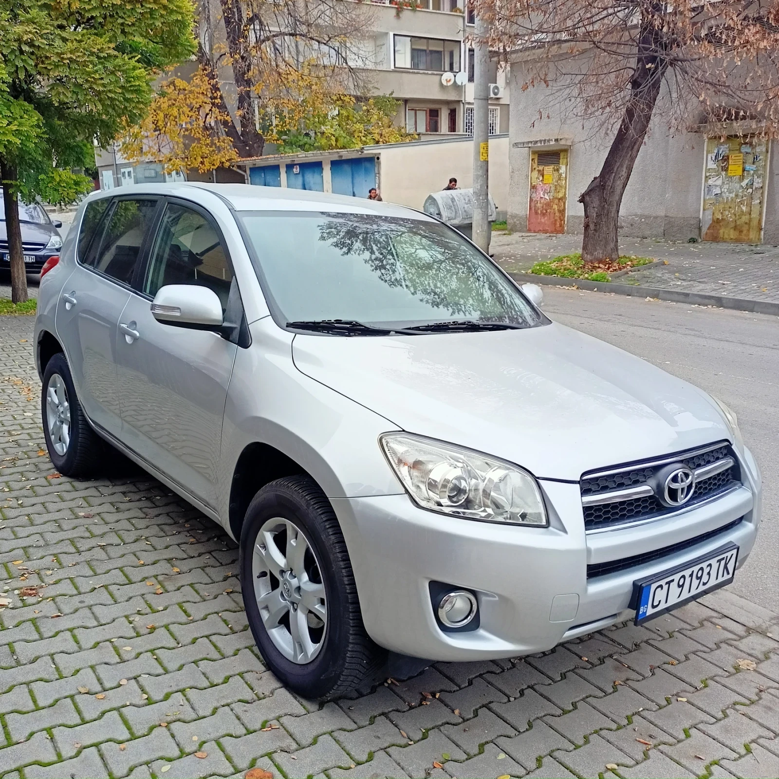 Toyota Rav4 2.2 d4d - изображение 4