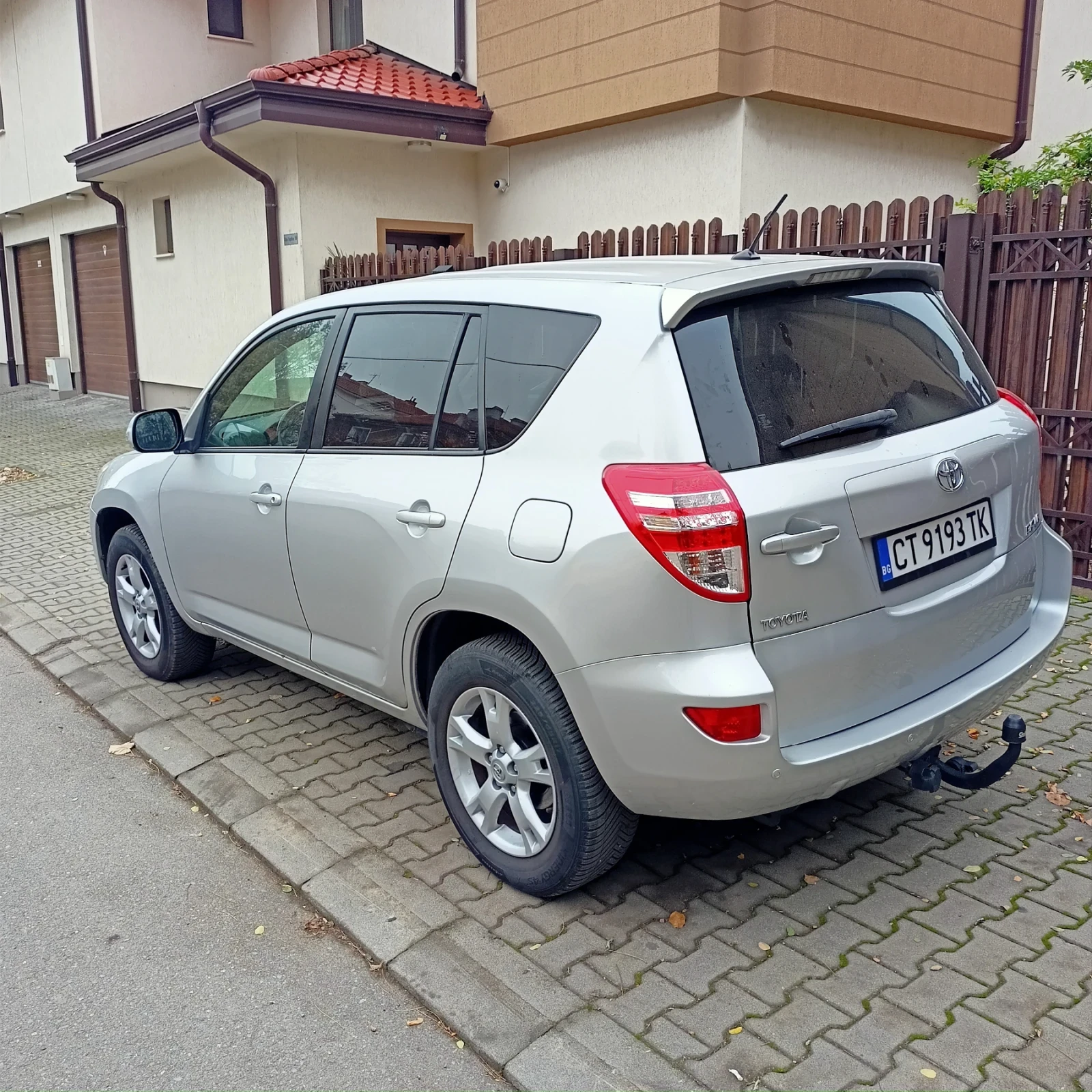 Toyota Rav4 2.2 d4d - изображение 3