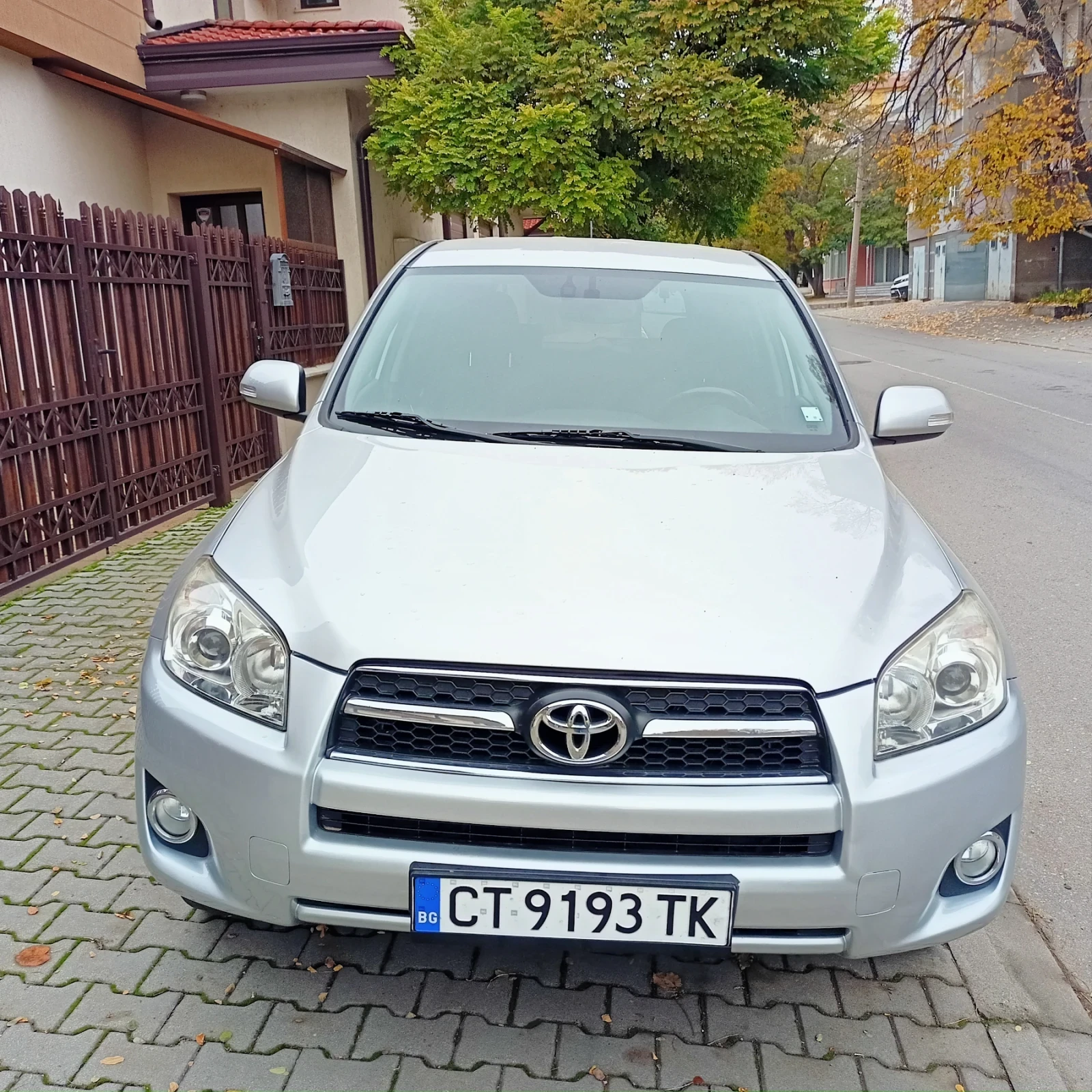 Toyota Rav4 2.2 d4d - изображение 2