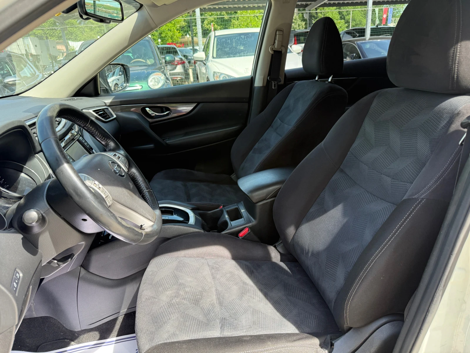 Nissan X-trail 1.6D 131 к.с Топ състояние , снимка 9 - Автомобили и джипове - 53468201