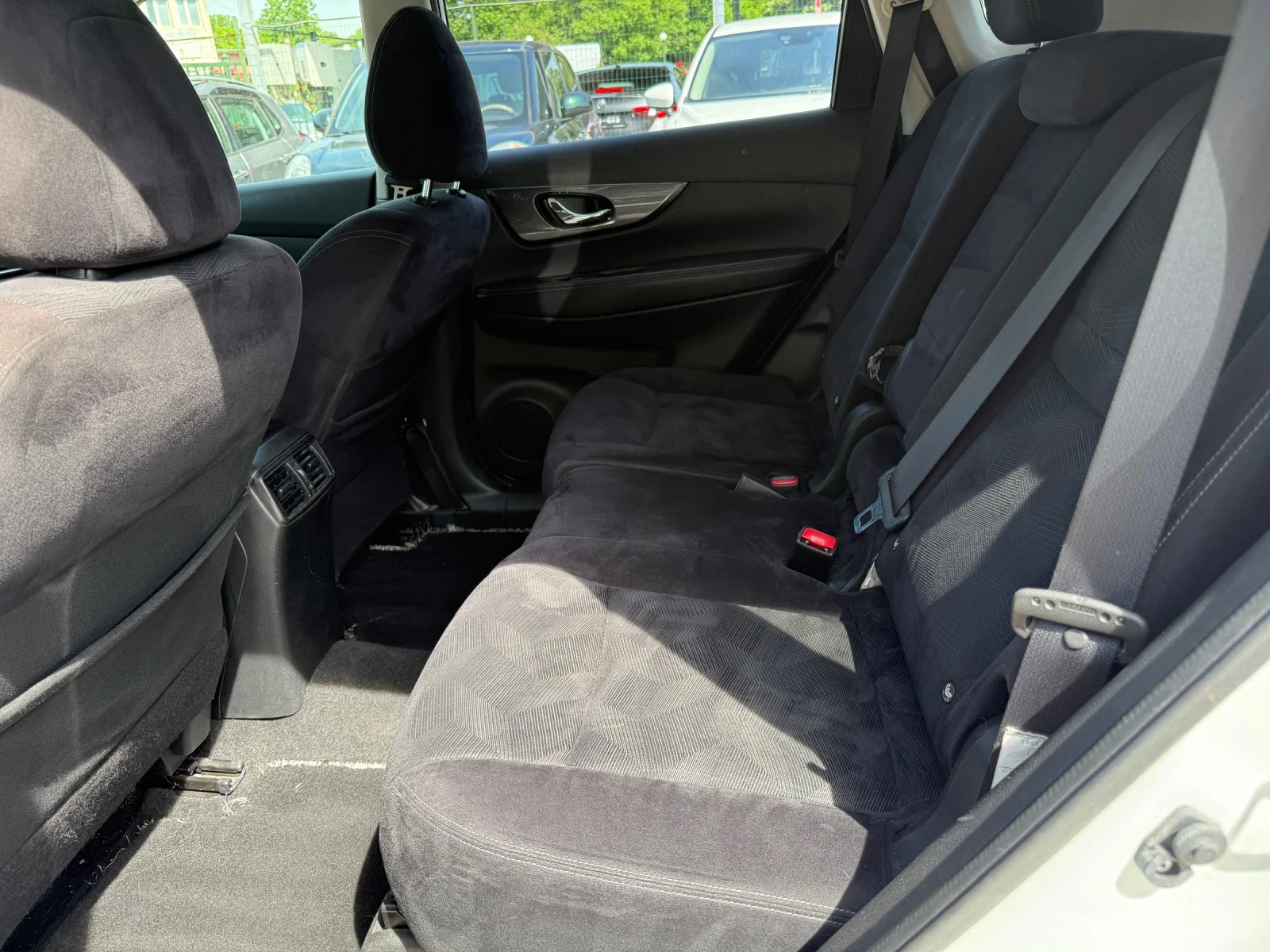 Nissan X-trail 1.6D 131 к.с Топ състояние , снимка 14 - Автомобили и джипове - 53468201