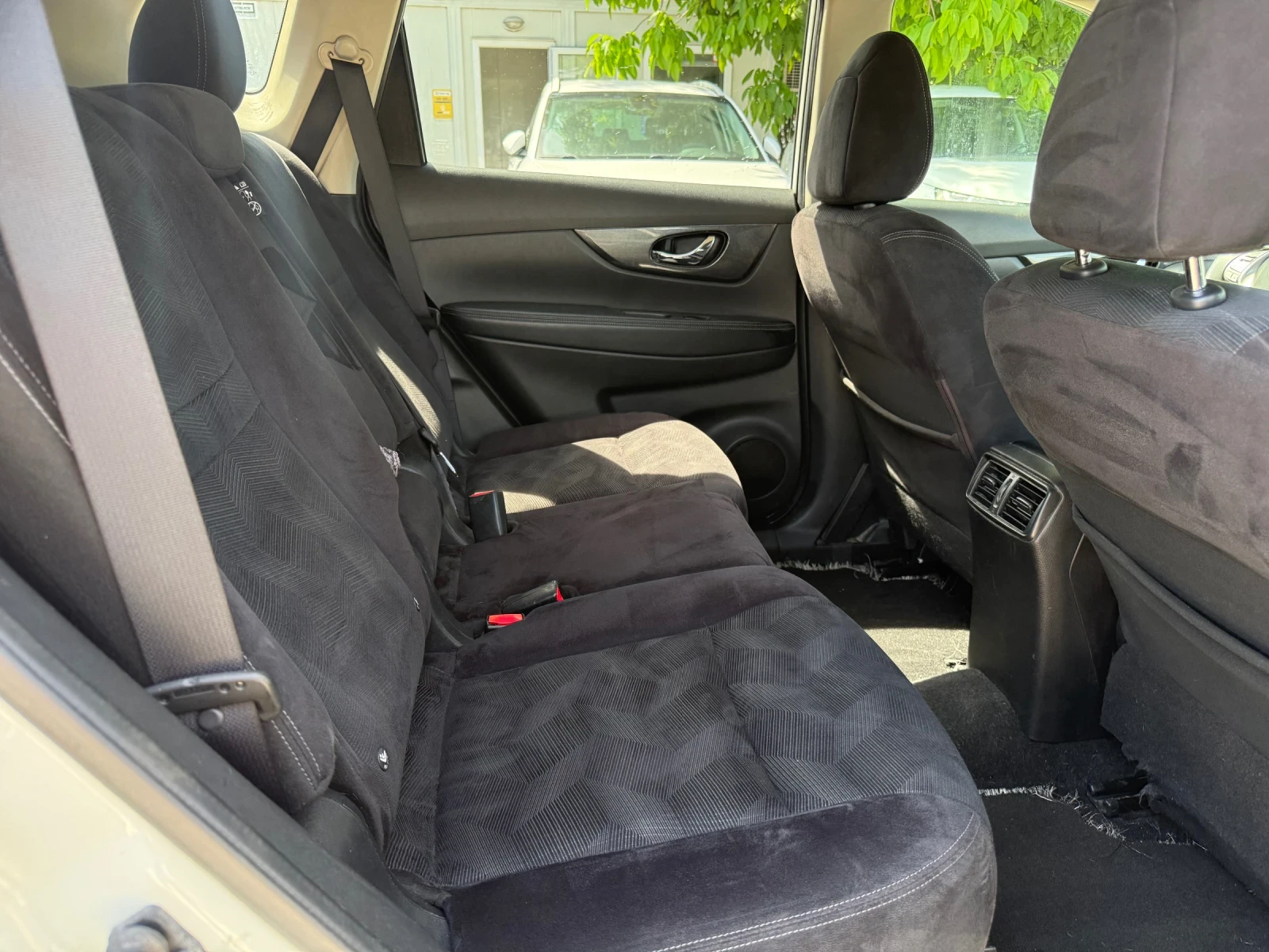 Nissan X-trail 1.6D 131 к.с Топ състояние , снимка 5 - Автомобили и джипове - 53468201