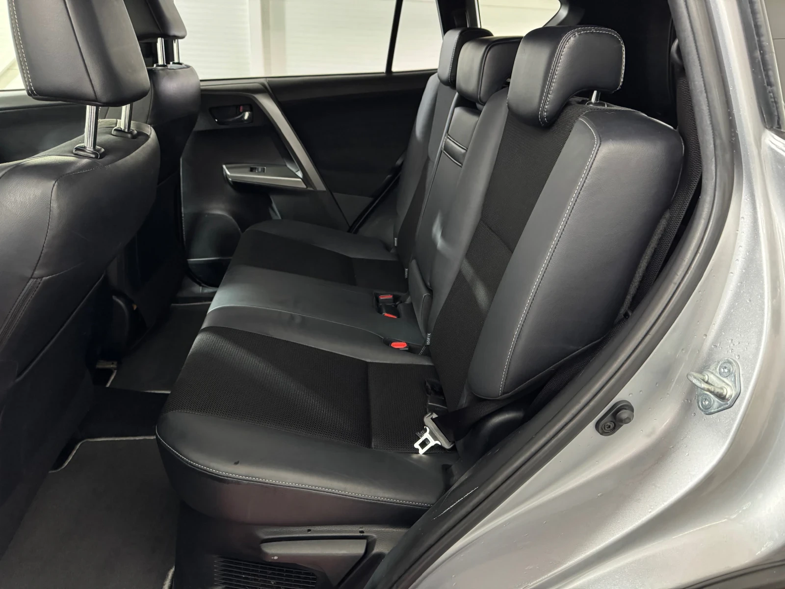 Toyota Rav4 2.5 HYBRID 4WD - AUTOMATIC - LOUNGE EDITION, снимка 16 - Автомобили и джипове - 54057148