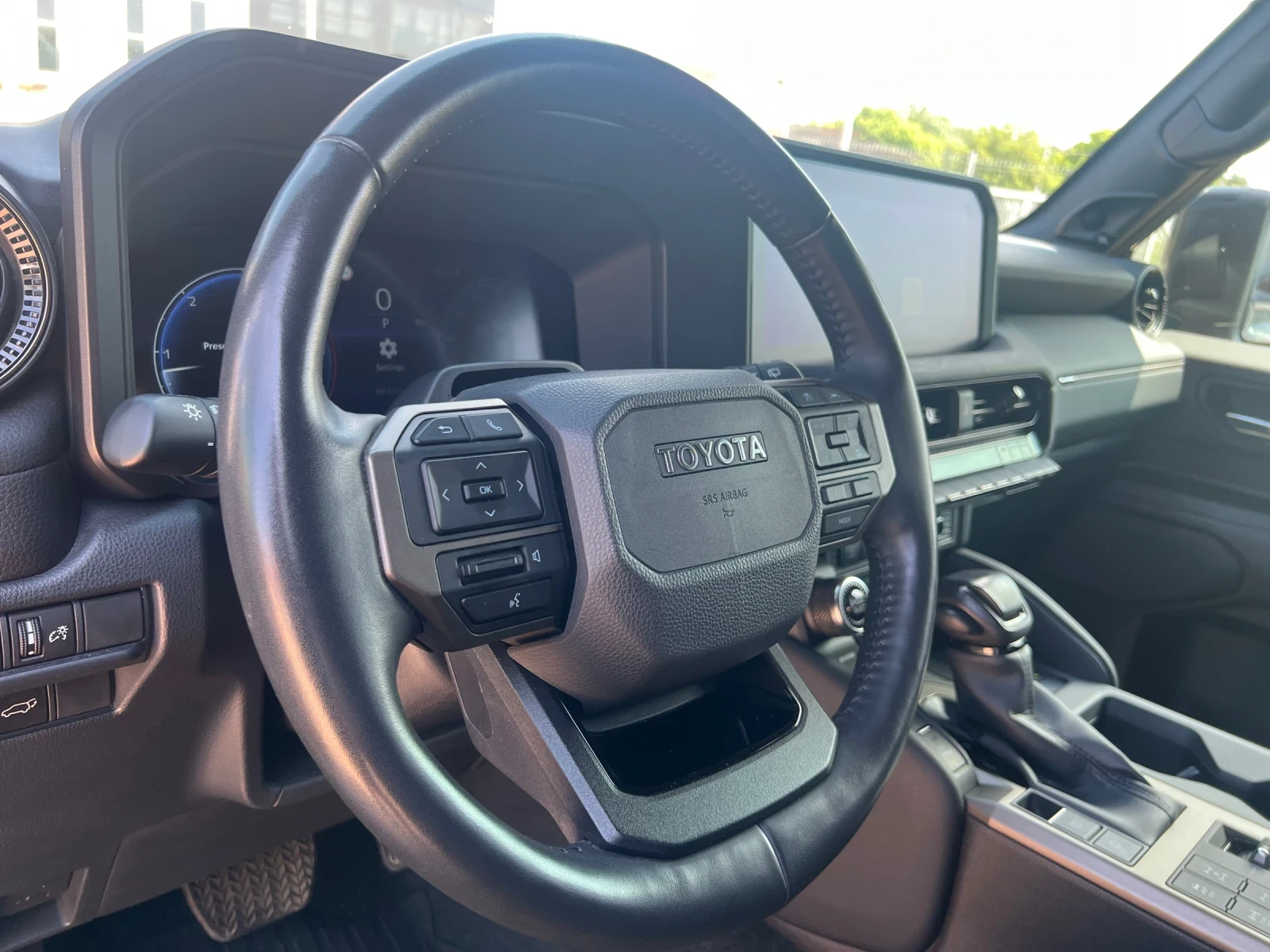 Toyota Land cruiser First Edition 250 2.8D 8A/T, снимка 12 - Автомобили и джипове - 54679004