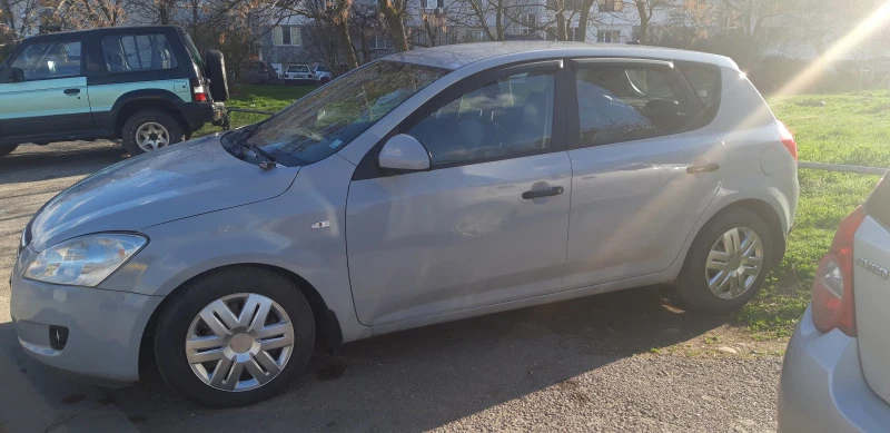 Kia Ceed, снимка 6 - Автомобили и джипове - 46936817