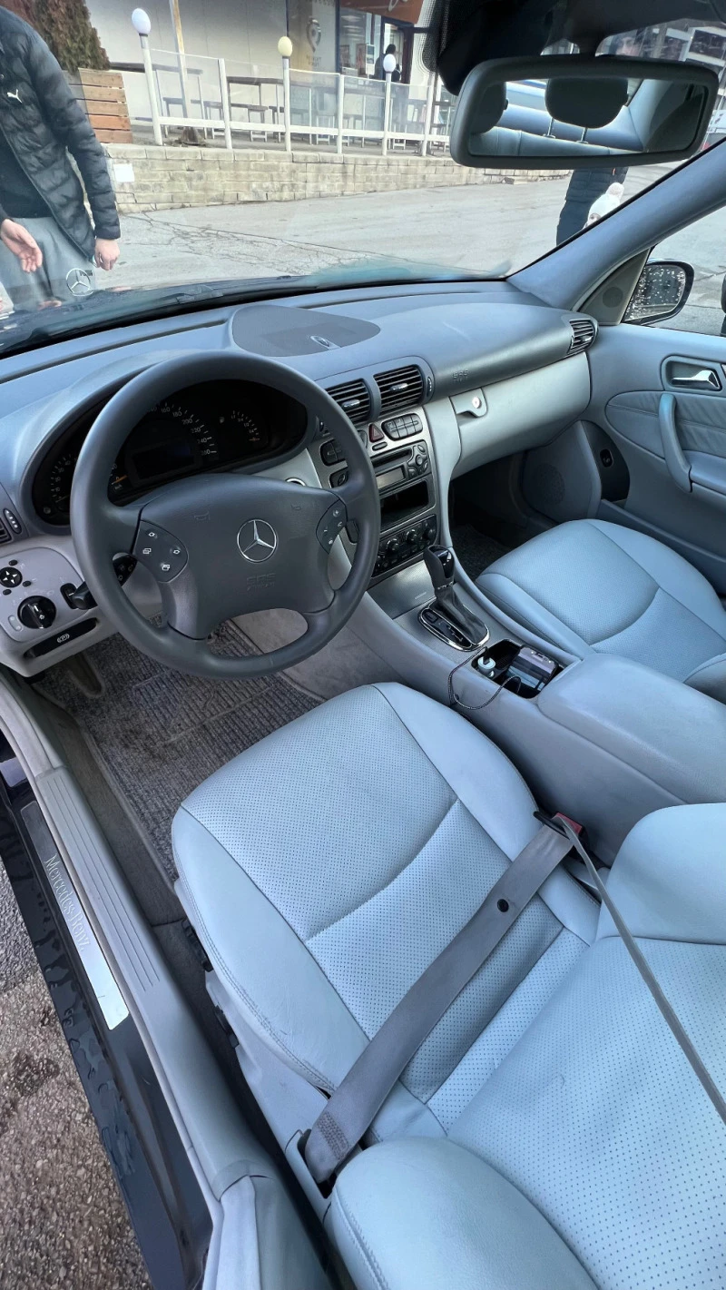 Mercedes-Benz C 220, снимка 4 - Автомобили и джипове - 47840159