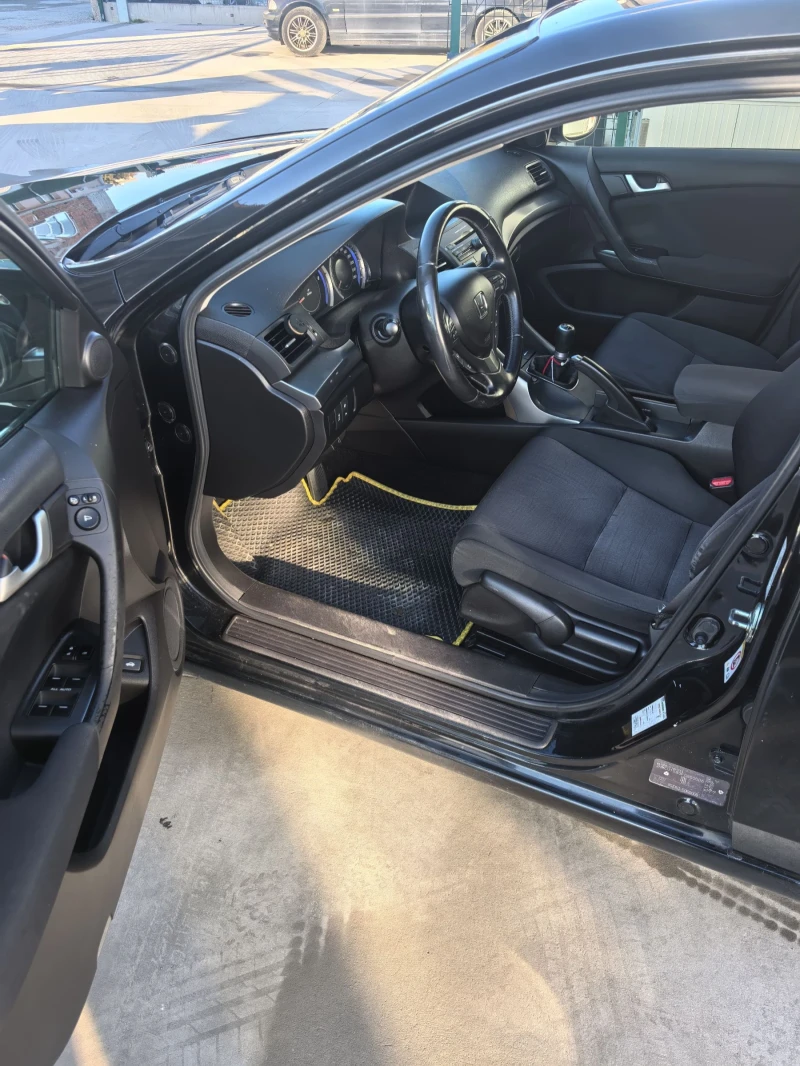 Honda Accord 2.0 VTEC, снимка 3 - Автомобили и джипове - 52776815