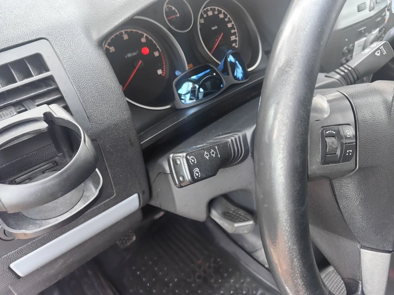 Opel Zafira 1.9 CDTI, снимка 4 - Автомобили и джипове - 52875136