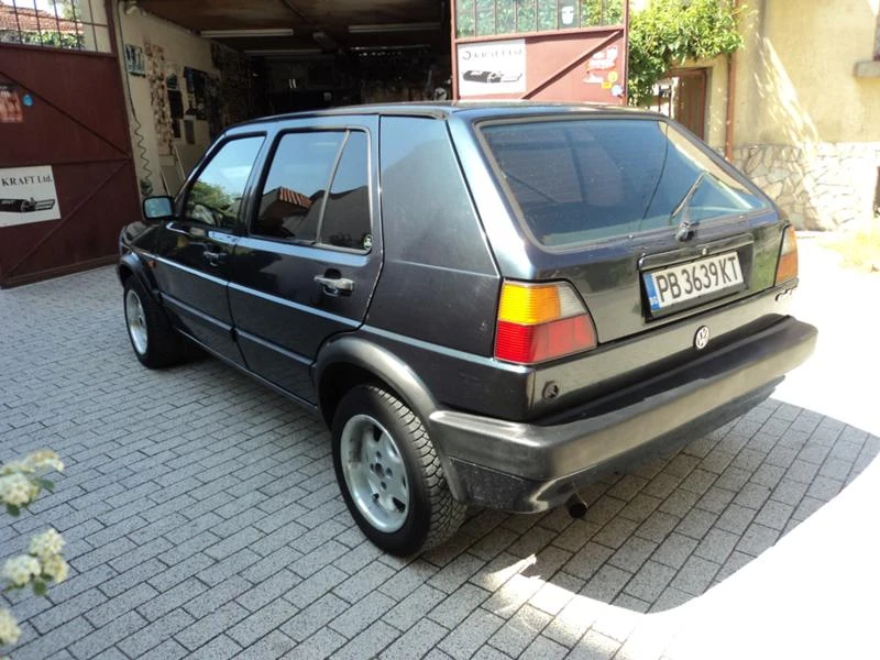 VW Golf 1,8, снимка 4 - Автомобили и джипове - 47018699