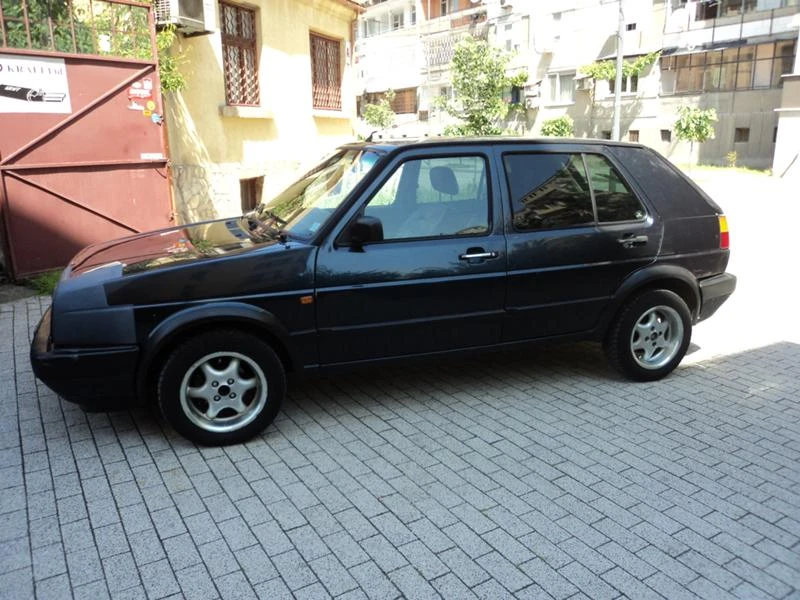 VW Golf 1,8, снимка 3 - Автомобили и джипове - 47018699