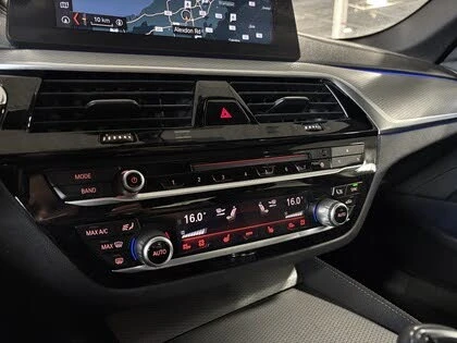 BMW 540 I * M-Package* * HeadUp* AвтоКредит* (ЦЕНА ДО БГ) - изображение 9