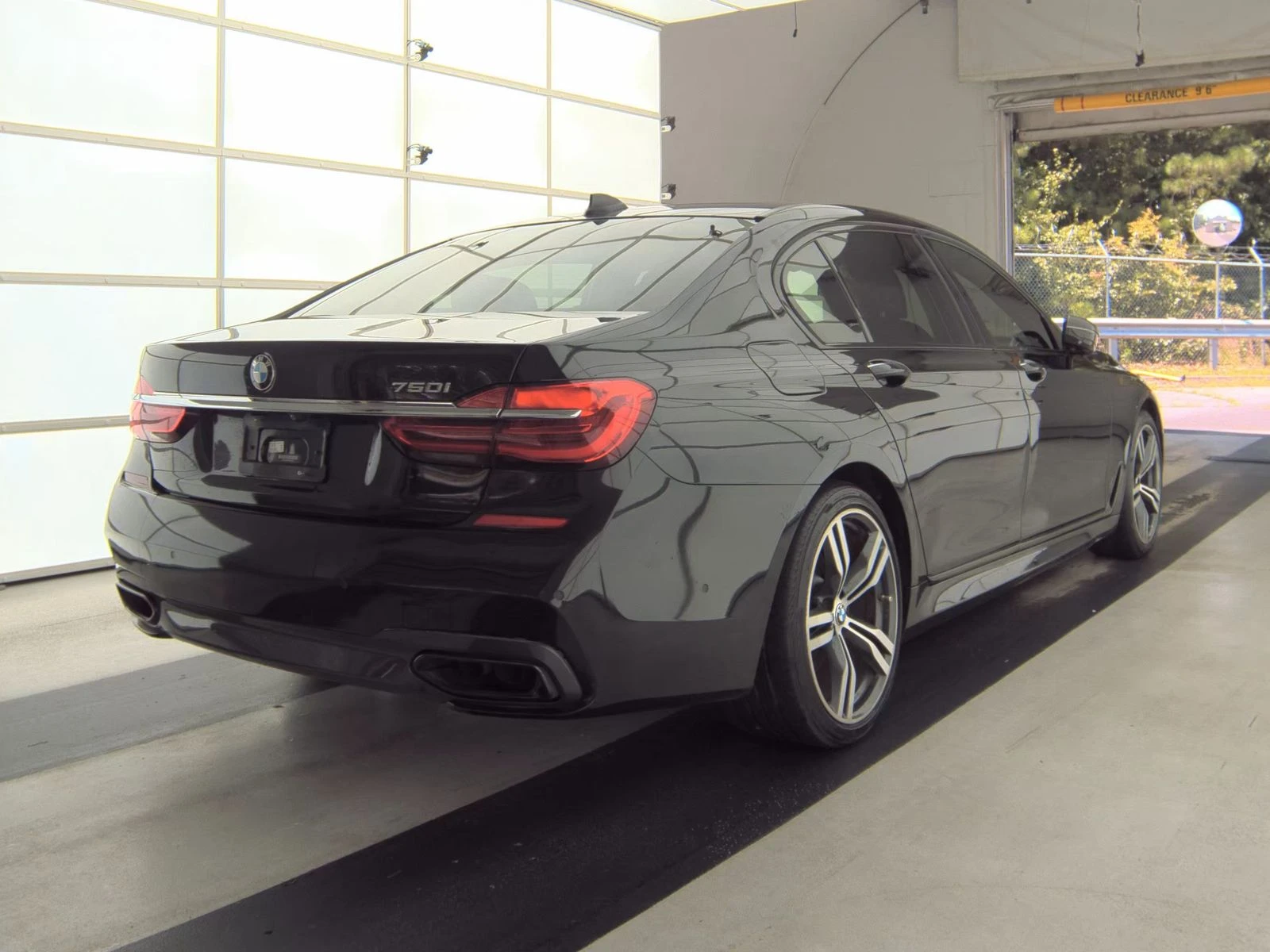 BMW 750 M SPORT LINE - изображение 6
