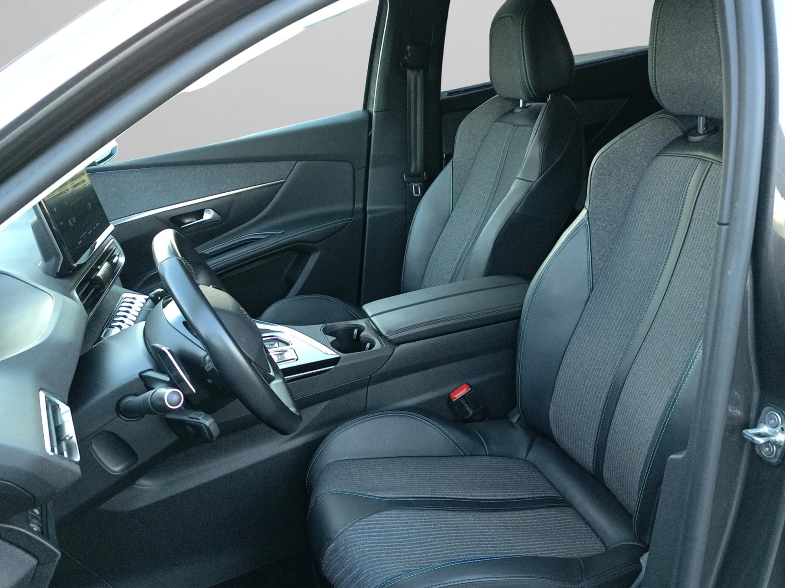 Peugeot 5008 New Line Up ALLURE PACK 1.5 BlueHDi 130 S&S EAT8 E - изображение 10