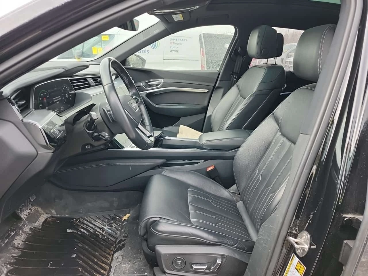 Audi E-Tron * TECHNIK * 2 КЛЮЧА * ОБДУХВАНЕ * PANO , снимка 5 - Автомобили и джипове - 53729692