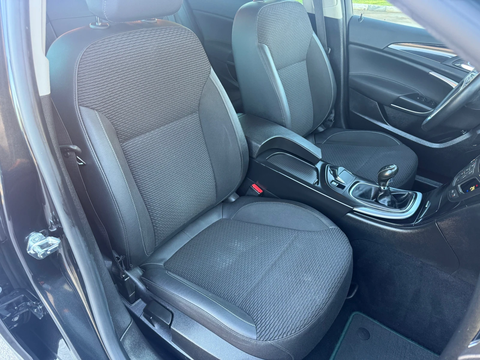 Opel Insignia 2.0 CDTI , снимка 16 - Автомобили и джипове - 54140811