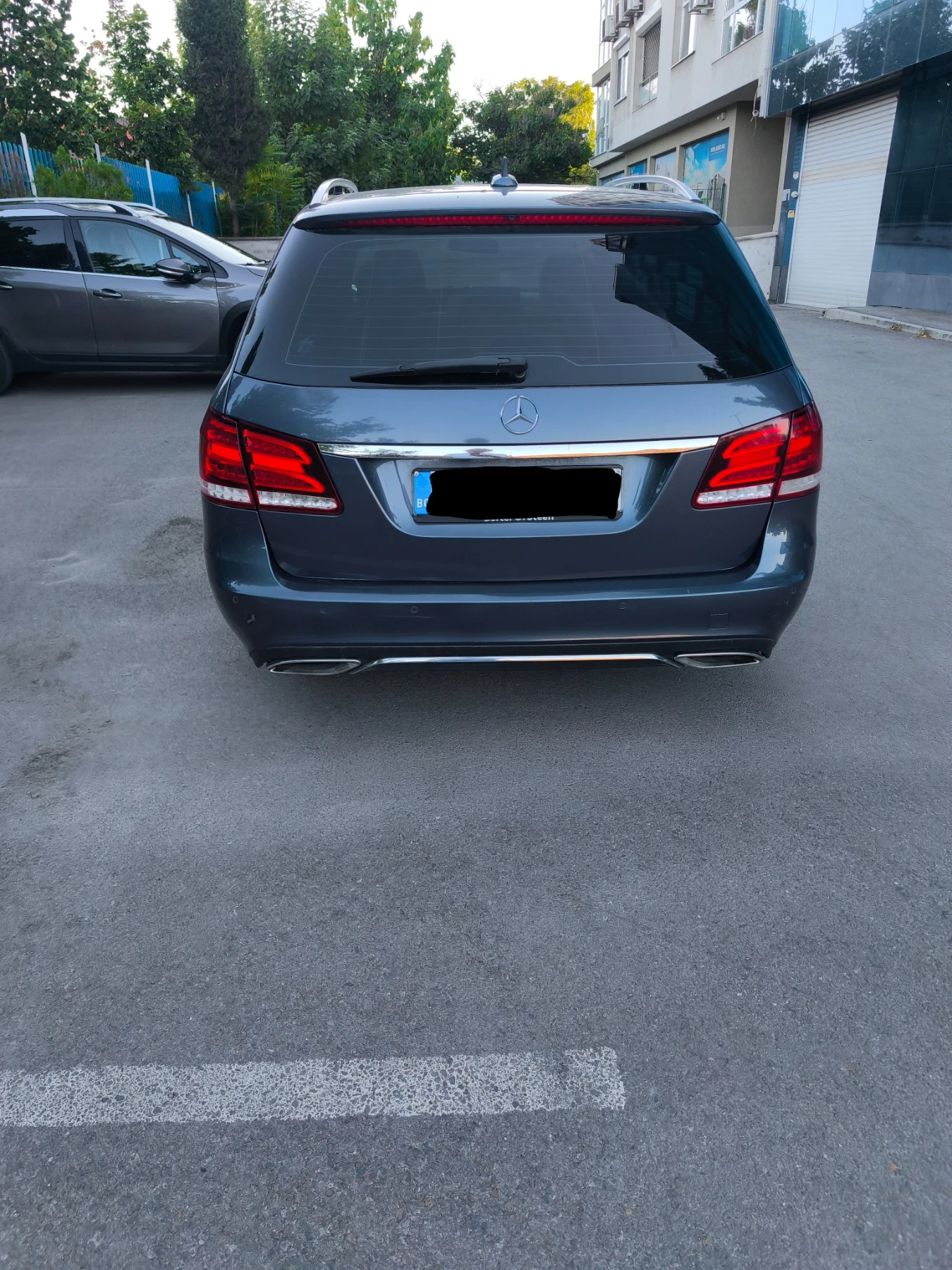 Mercedes-Benz E 300 Хибрид, снимка 2 - Автомобили и джипове - 54365771