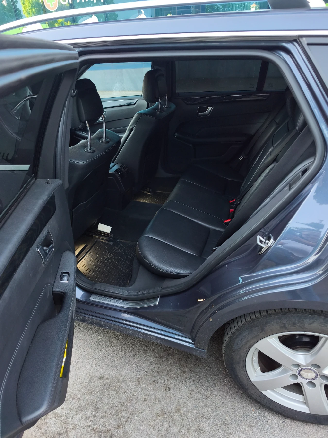 Mercedes-Benz E 300 Хибрид, снимка 6 - Автомобили и джипове - 54365771