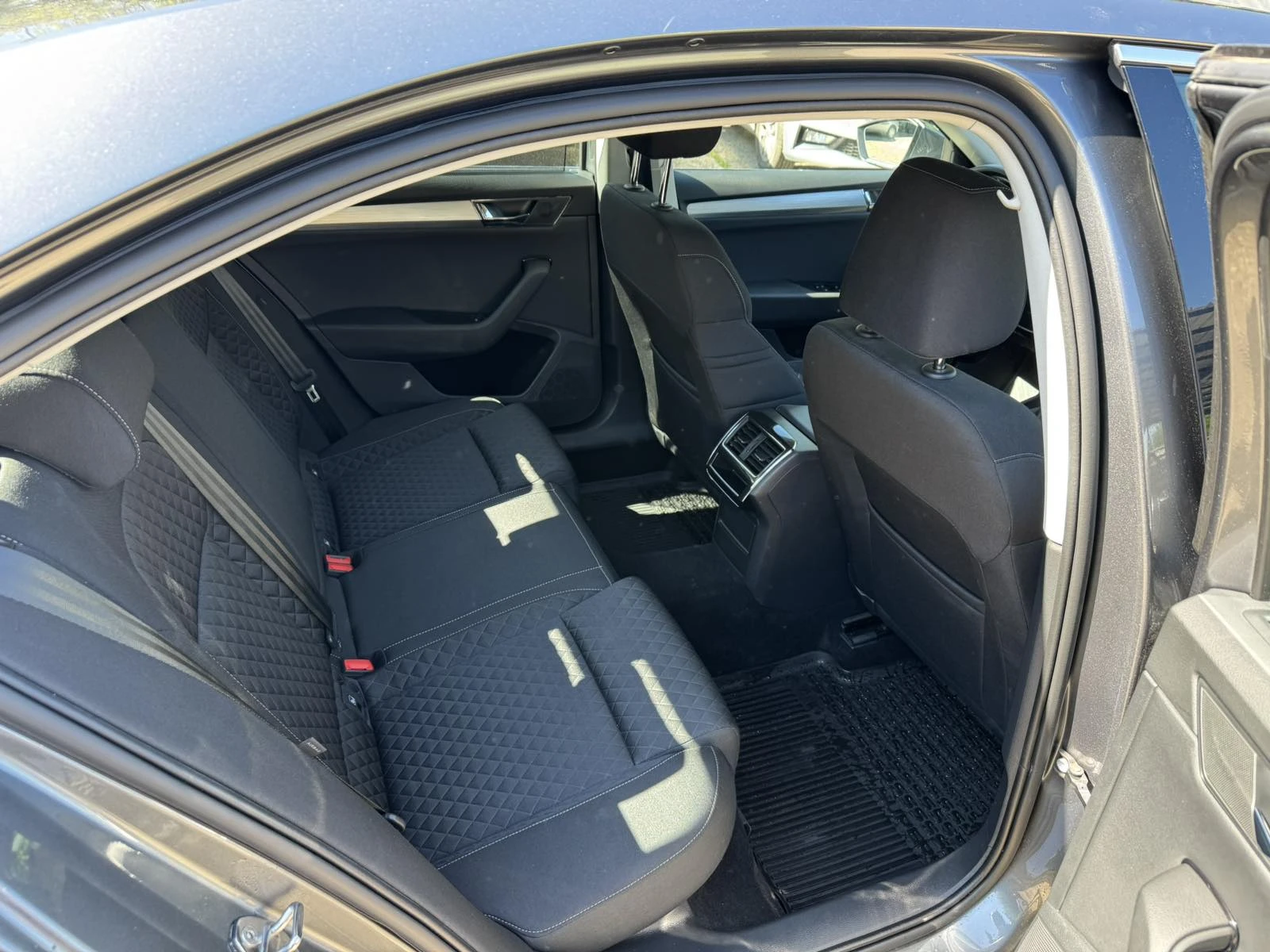 Skoda Superb Амбишън 2.0 TDI 150 к.с., 7DSG, снимка 7 - Автомобили и джипове - 54422520