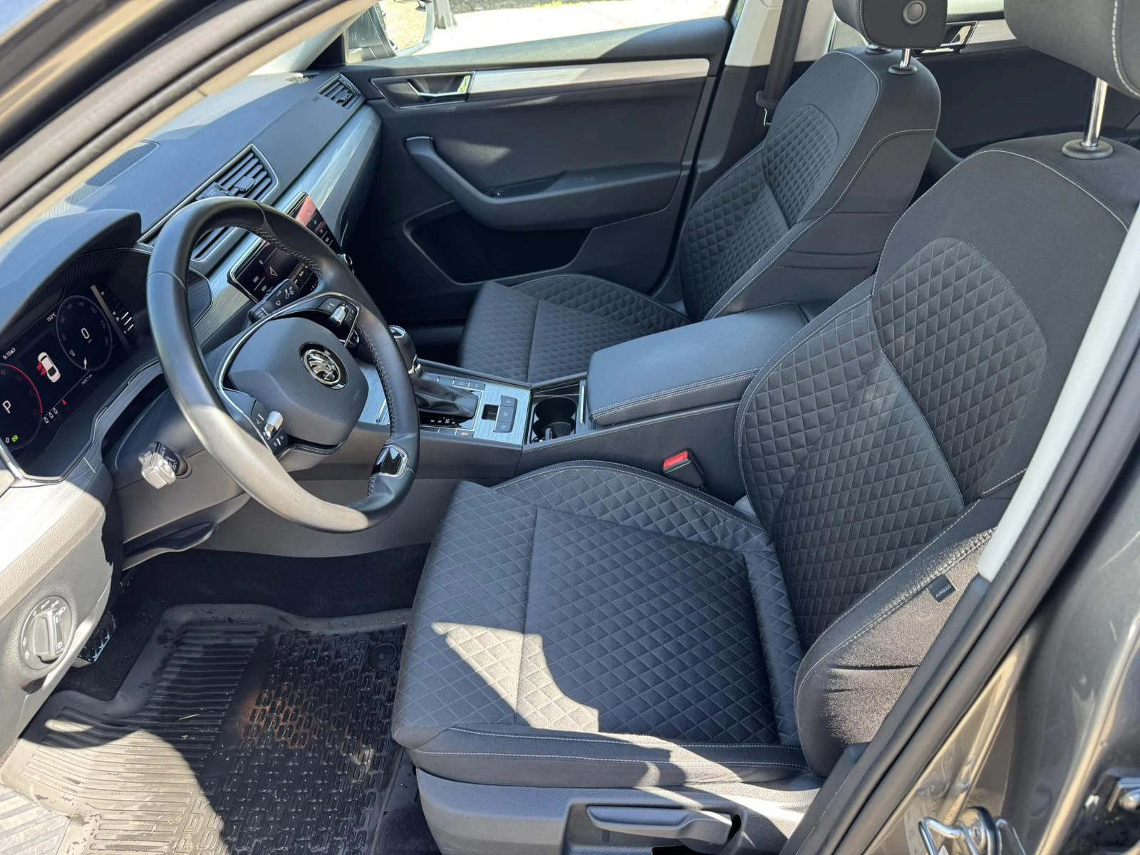 Skoda Superb Амбишън 2.0 TDI 150 к.с., 7DSG, снимка 5 - Автомобили и джипове - 54422520