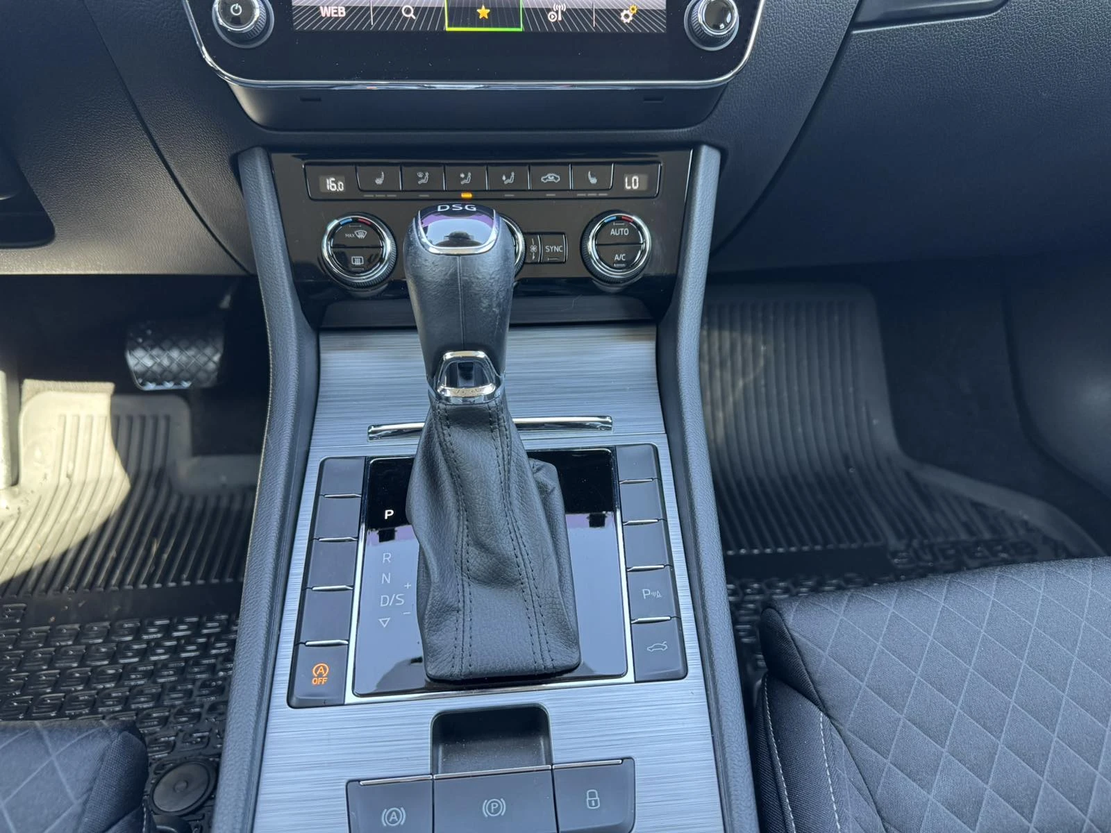 Skoda Superb Амбишън 2.0 TDI 150 к.с., 7DSG, снимка 11 - Автомобили и джипове - 54422520