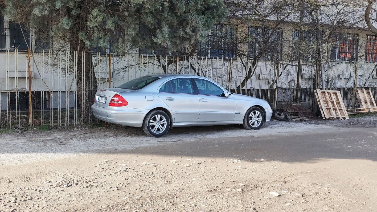 Mercedes-Benz E 240 2.6 V6 177hp