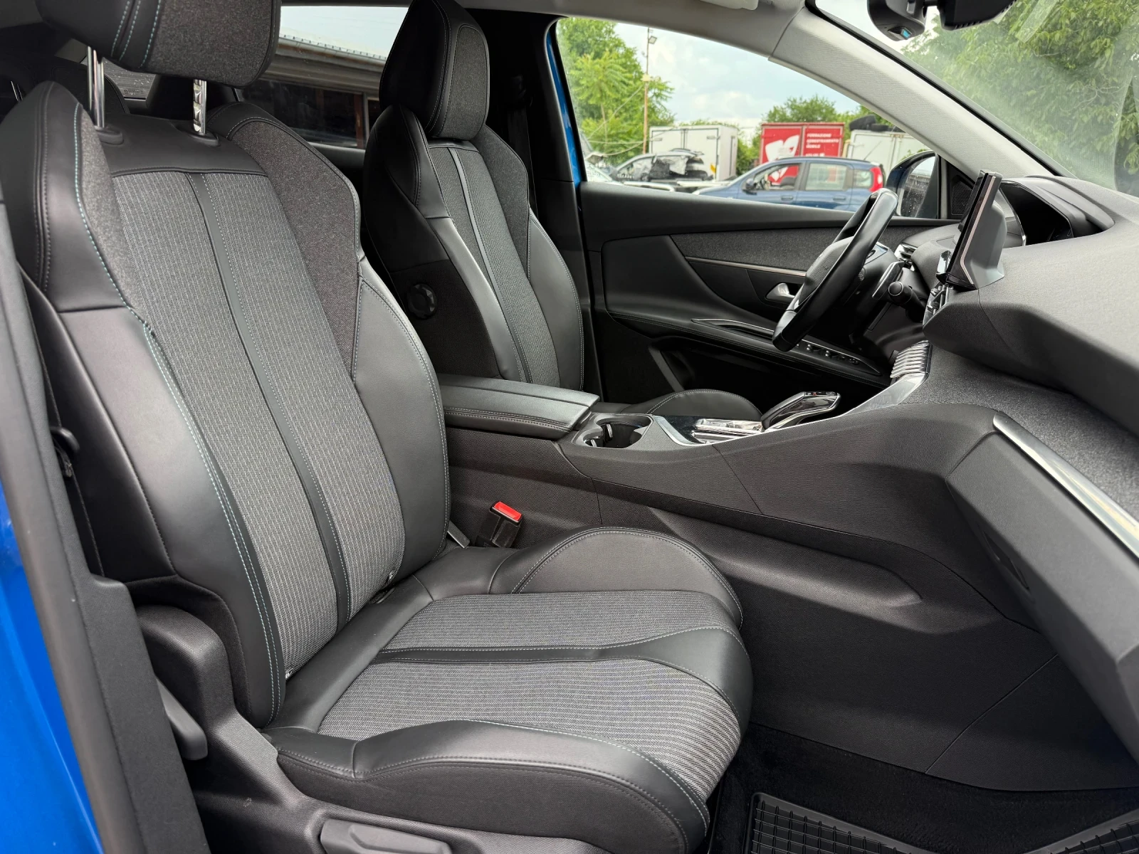 Peugeot 3008 1.6 Plug In Hybrid Allure , снимка 12 - Автомобили и джипове - 54808225