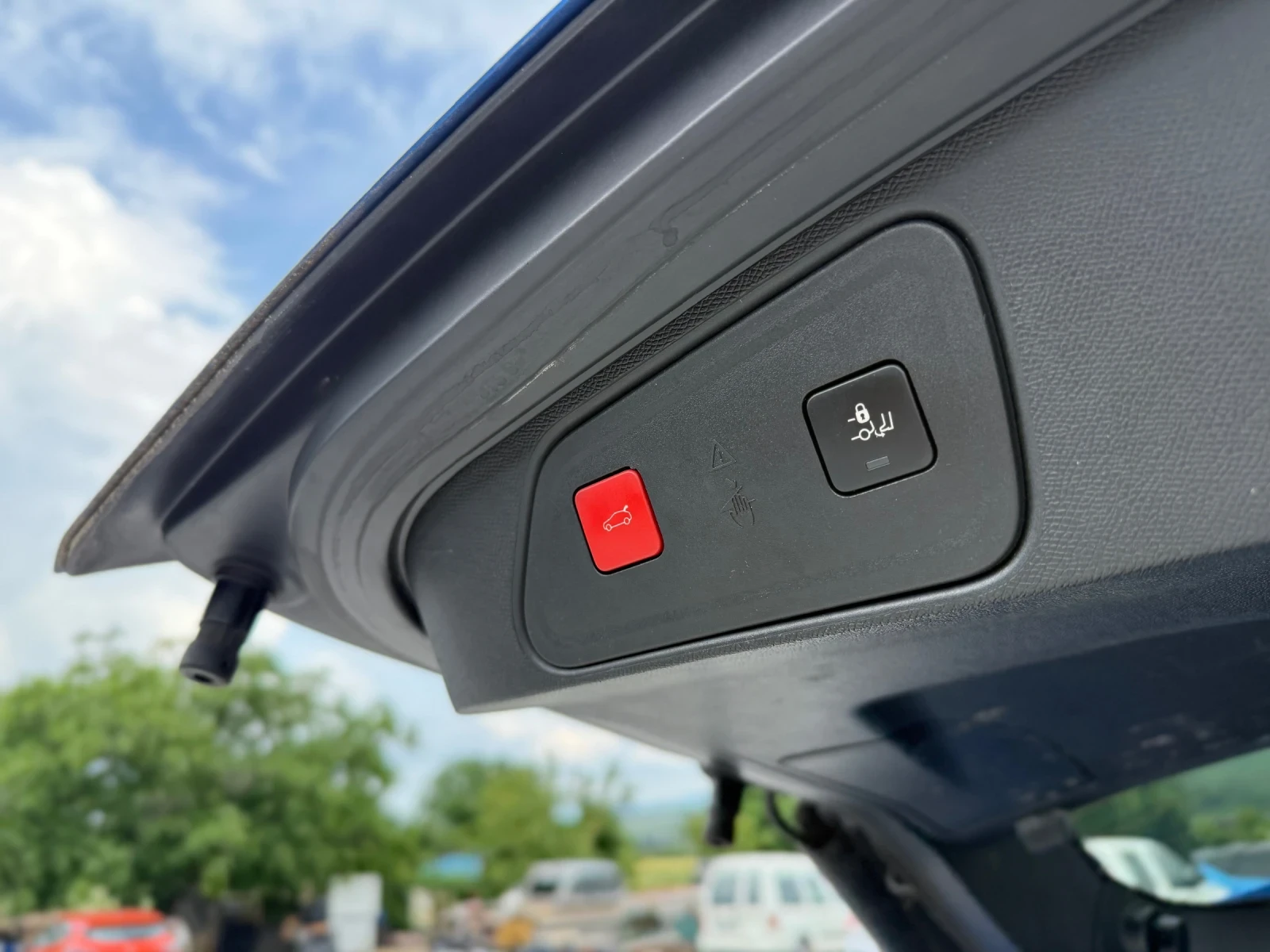 Peugeot 3008 1.6 Plug In Hybrid Allure , снимка 10 - Автомобили и джипове - 54808225