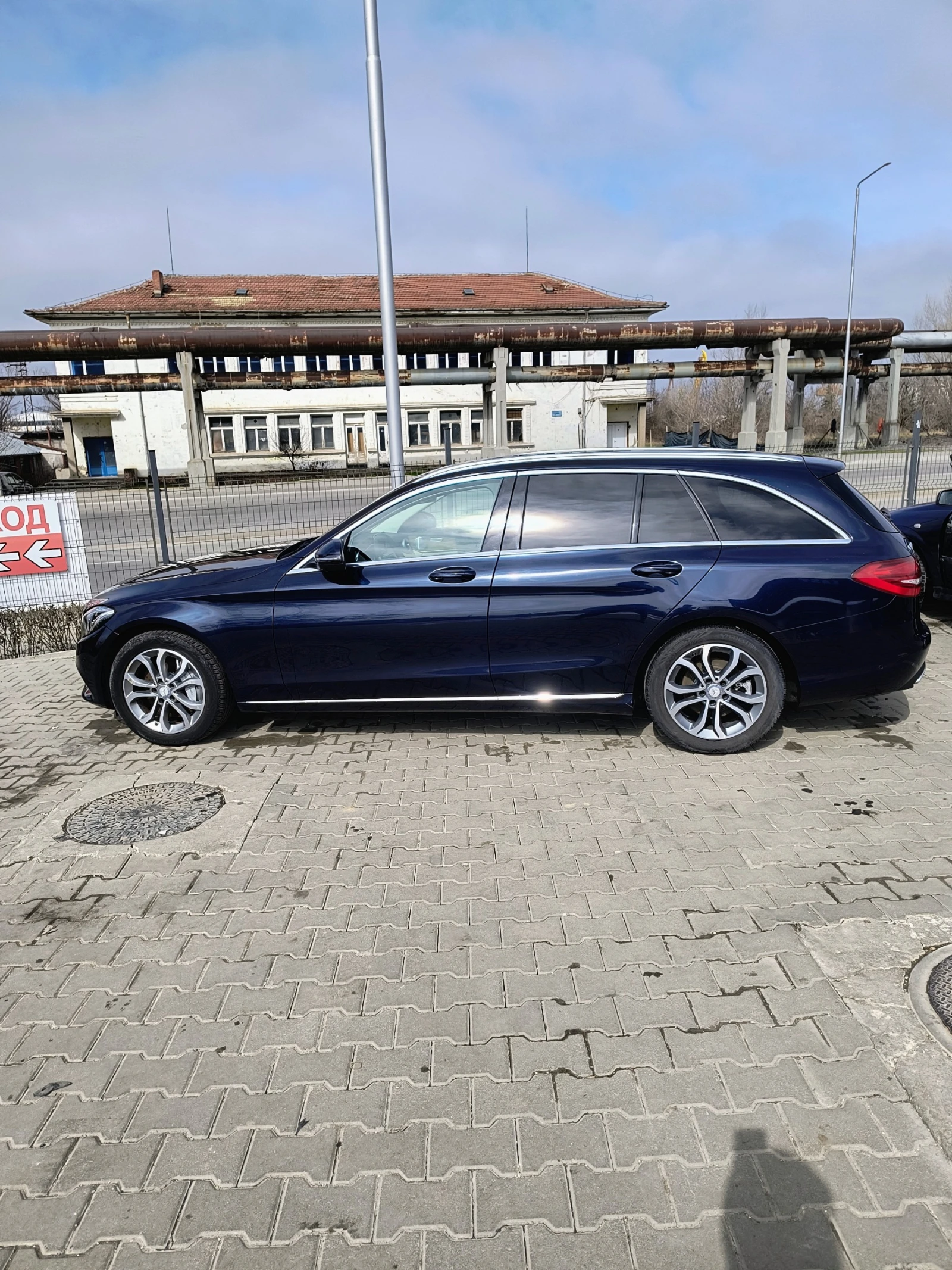Mercedes-Benz C 350 Премиум Изпълнение Full Led, снимка 3 - Автомобили и джипове - 54920679