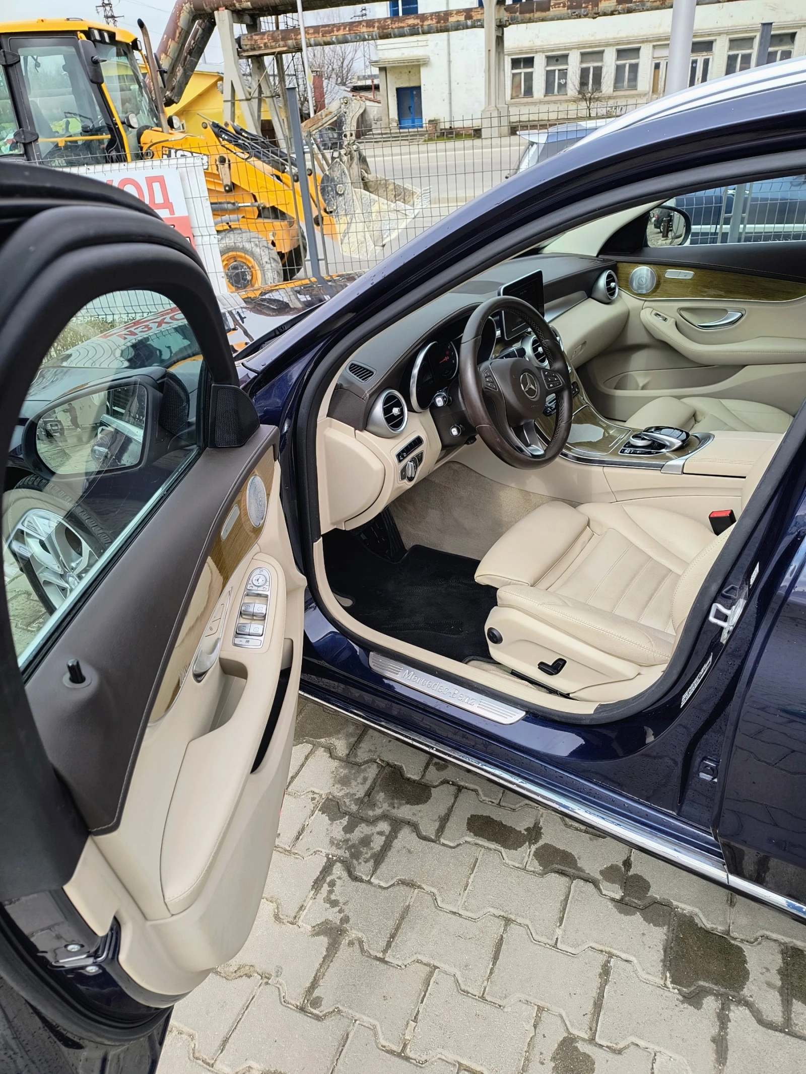 Mercedes-Benz C 350 Премиум Изпълнение Full Led, снимка 6 - Автомобили и джипове - 54920679